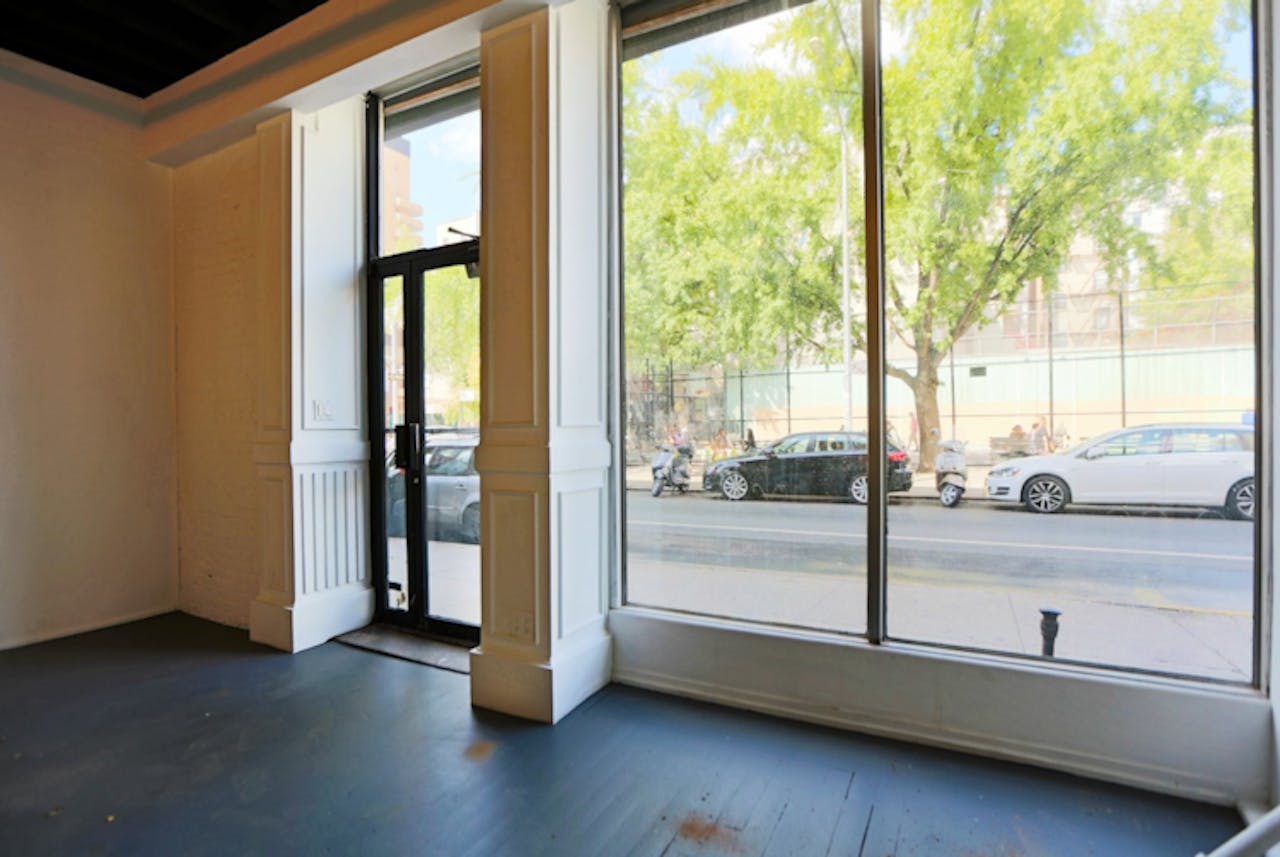 SoHo Chic Showroom - Image 1