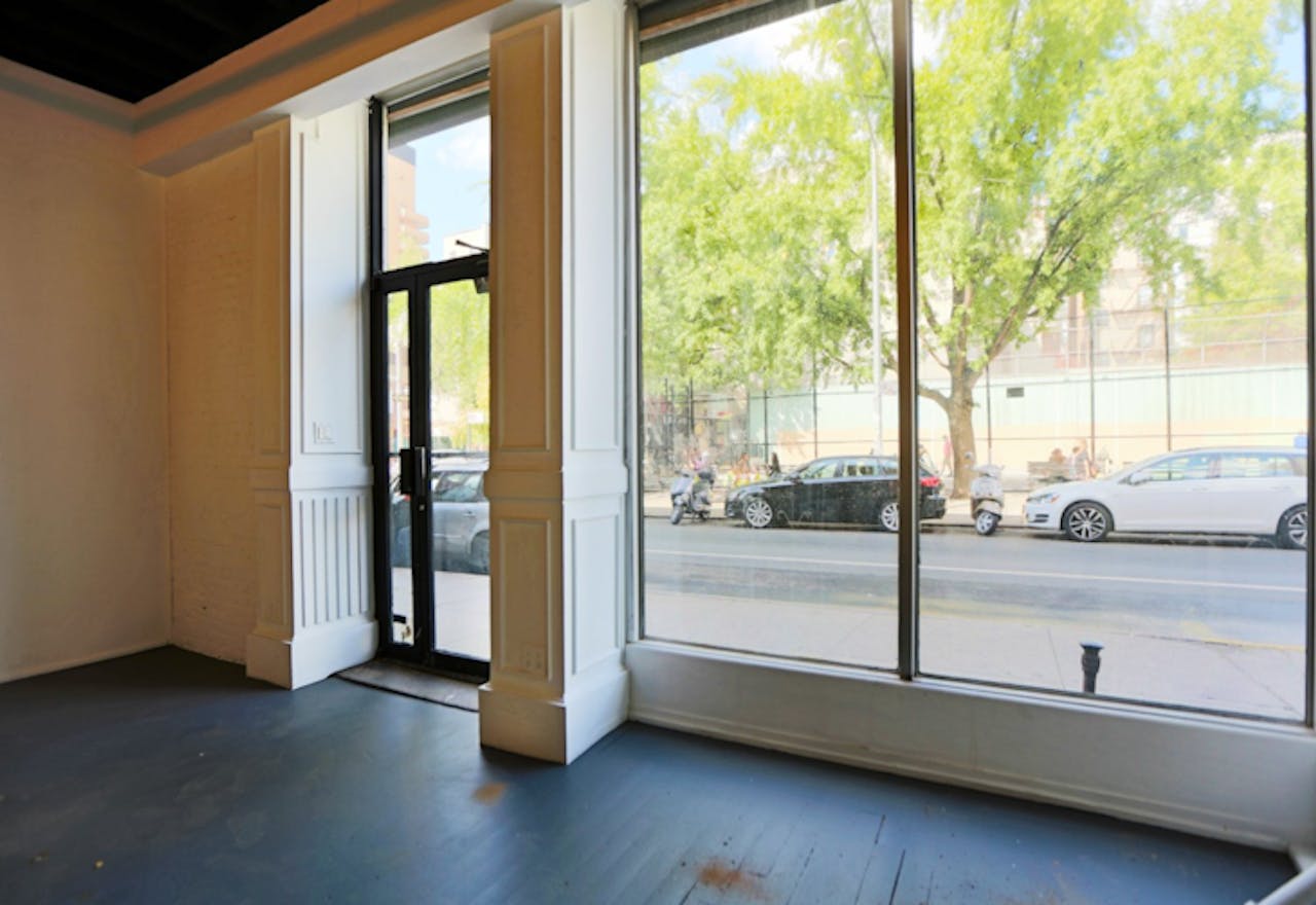 SoHo Chic Showroom - Image 1