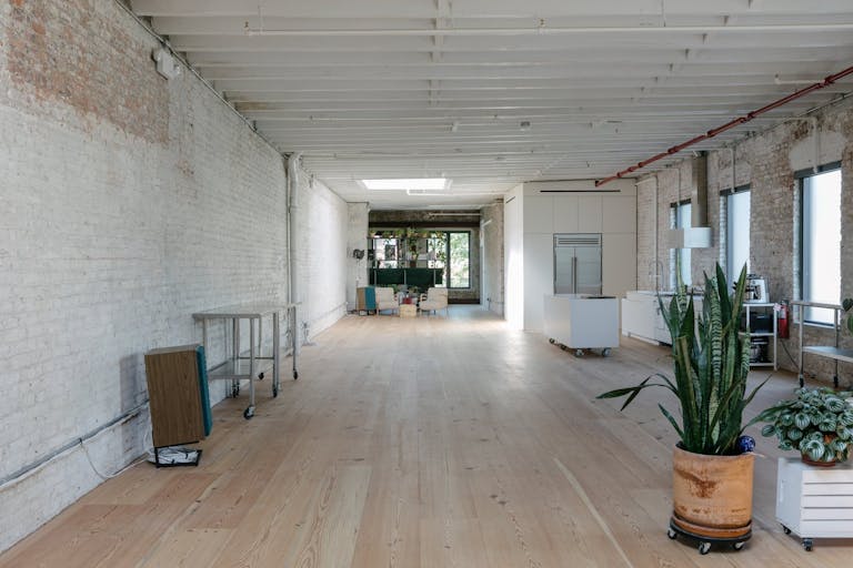 White Commercial Kitchen Photostudio - Image 3