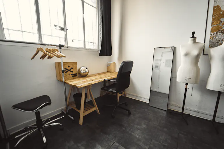 Studio photo, showroom - Image 4