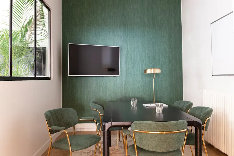 Magnifique espace avec couleurs pop et �quipements design - Image 1