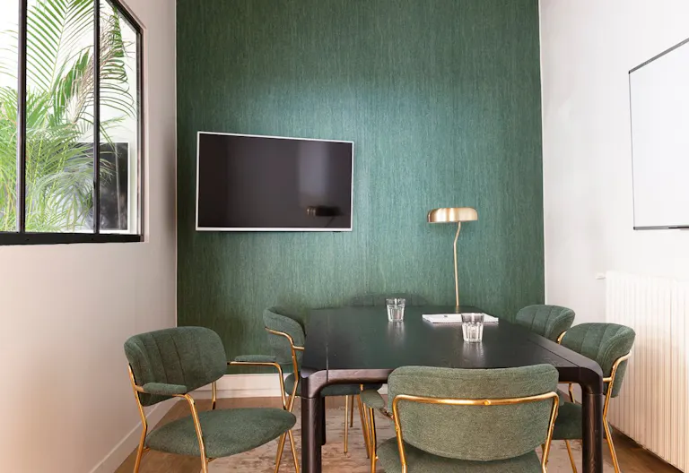 Magnifique espace avec couleurs pop et �quipements design - Image 1