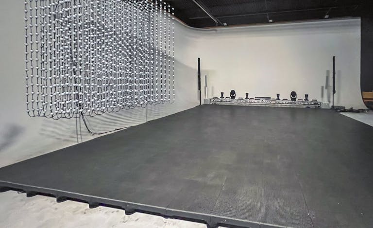 Vibrant space - Image 2