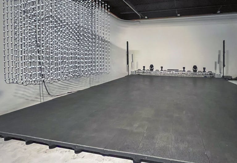 Vibrant space - Image 2