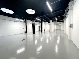 Ampio spazio espositivo stile industriale in Porta Venezia Milano - Image 2