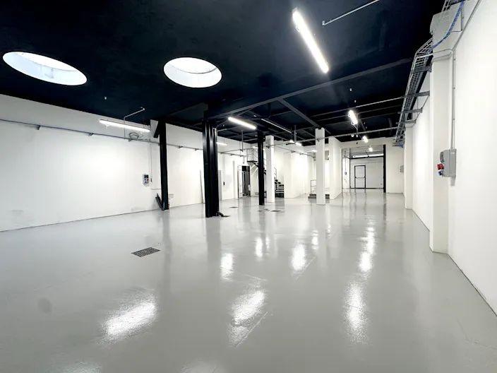 Ampio spazio espositivo stile industriale in Porta Venezia Milano - Image 2