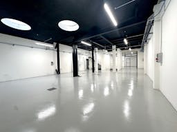 Ampio spazio espositivo stile industriale in Porta Venezia Milano - Image 2