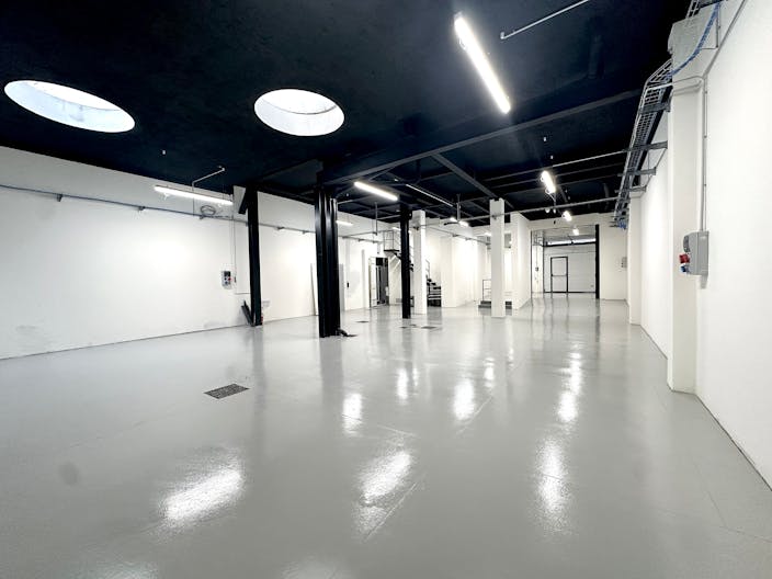 Ampio spazio espositivo stile industriale in Porta Venezia Milano - Image 2