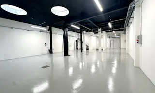 Ampio spazio espositivo stile industriale in Porta Venezia Milano - Image 2