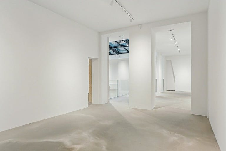 Espace showroom / �v�nement : verri�re, volume et design �pur� - Image 1