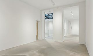 Espace showroom / �v�nement : verri�re, volume et design �pur� - Image 1