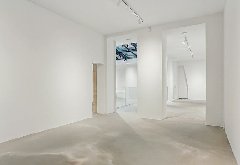 Espace showroom / �v�nement : verri�re, volume et design �pur� - Image 1