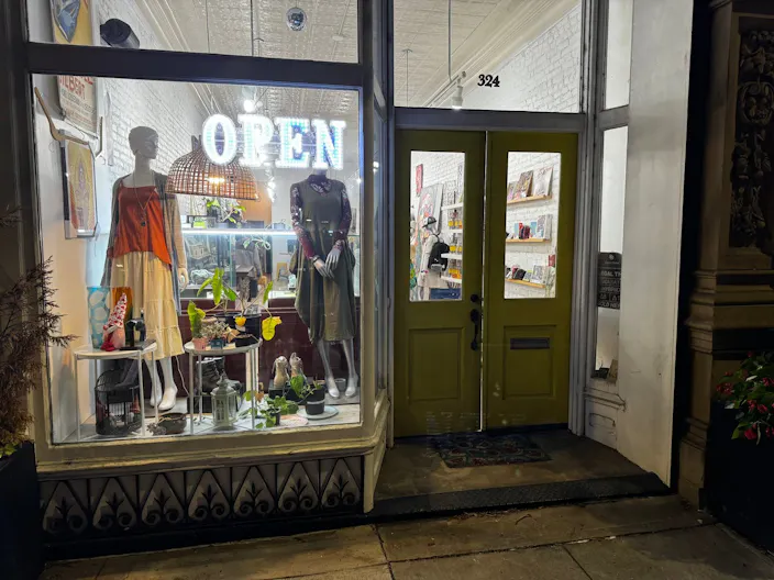 Large Beautiful Store Front with fixtures, a stage and audio/video access , 1500 sf , fitting rooms and a bathroom - Image 3