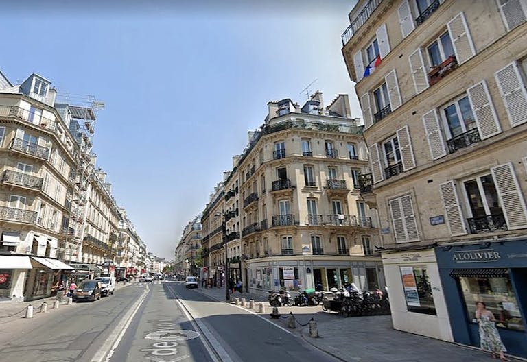 Corner Boutique in Rivoli - Image 2