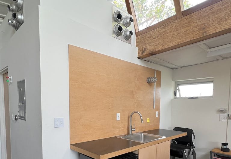 Creative Atelier Space Available in Santa Monica - Image 0