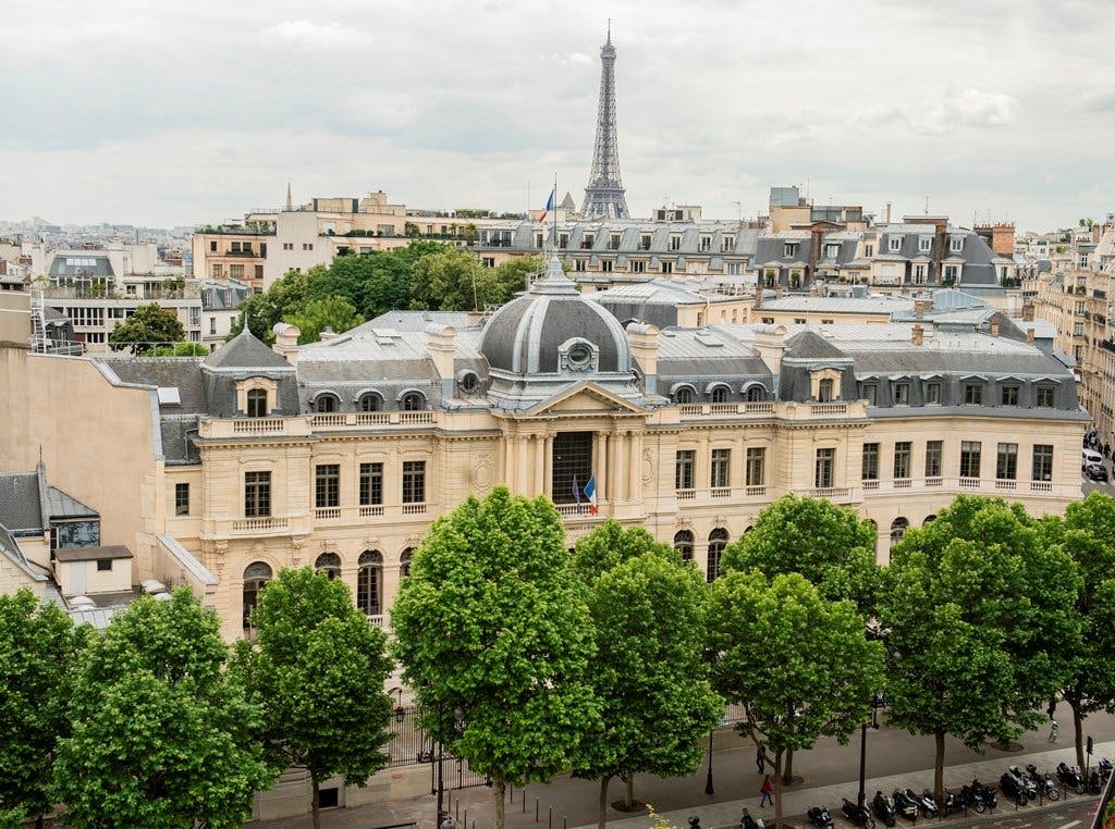 812 sqm Unique Showroom and Event Space in Paris 8th