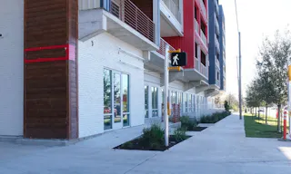 Unique Space in Trendy St. Elmo District - Image 14