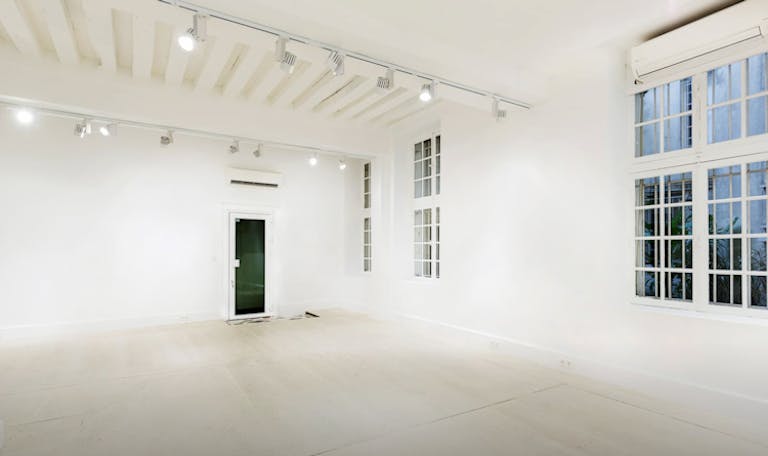 Galerie space on Rue du Temple - Image 0
