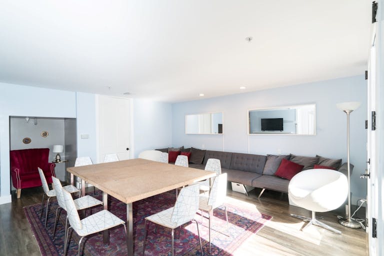 Stunning Art Deco Suite - Image 1