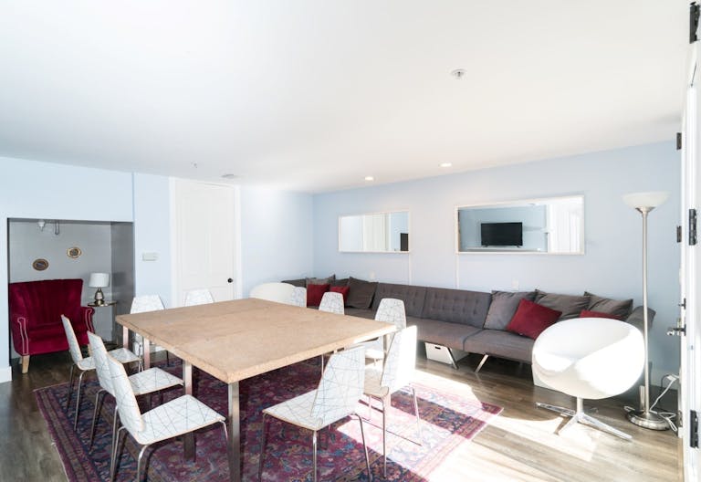 Stunning Art Deco Suite - Image 1