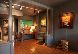 Charming Storefront - street level - Image 7
