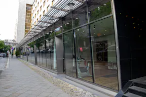 Elegant Retail Space at Historic Hotel Bristol - Image 1