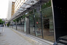 Elegant Retail Space at Historic Hotel Bristol - Image 1