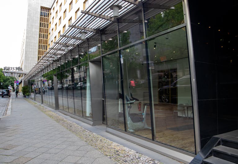 Elegant Retail Space at Historic Hotel Bristol - Image 1