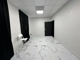 LARGE PRIVATE SALON STUDIO SPACE - Image 13