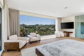 Villa in Beverly Hills - Pool - Scenic Outlook - Image 3