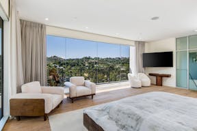 Villa in Beverly Hills - Pool - Scenic Outlook - Image 3