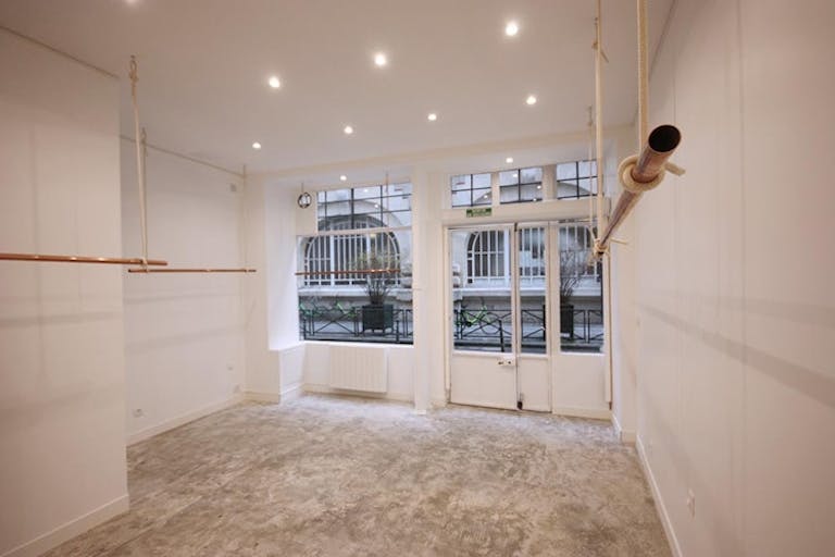 Rue Debelleyme beautiful Boutique Ephémère - Image 3