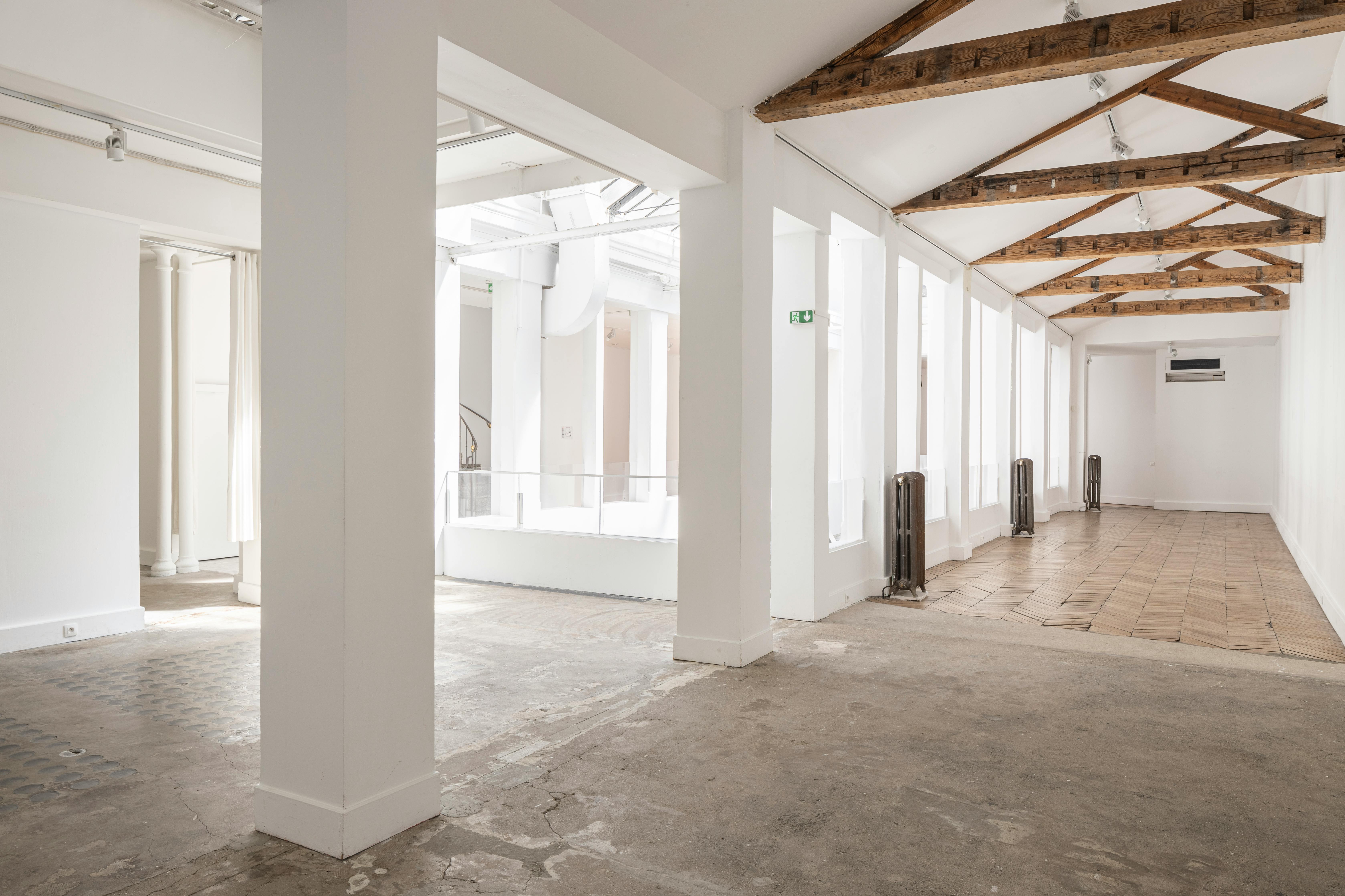 Spacious Industrial Showroom on Rue de Turenne, Paris