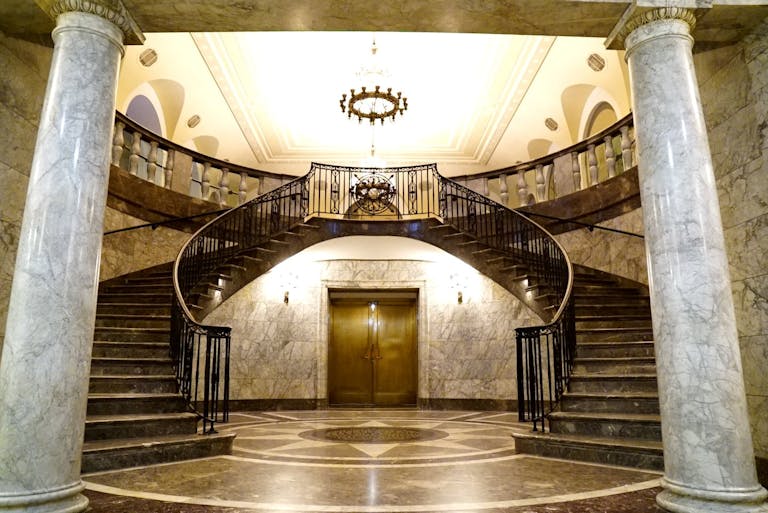 Beautiful Wall Street Space - Image 0