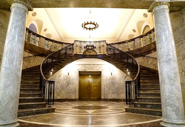 Beautiful Wall Street Space - Image 0