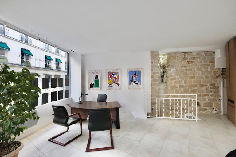 Beautiful space-Show room corner spot close from" le marché des enfants rouges" Haut Marais - Image 4