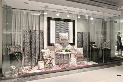 Magnificent Mile Retail Space - Image 0