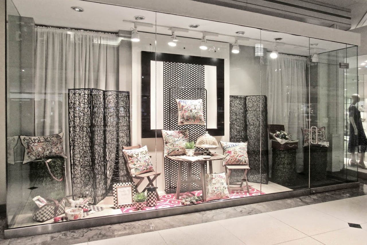 Magnificent Mile Retail Space - Image 0