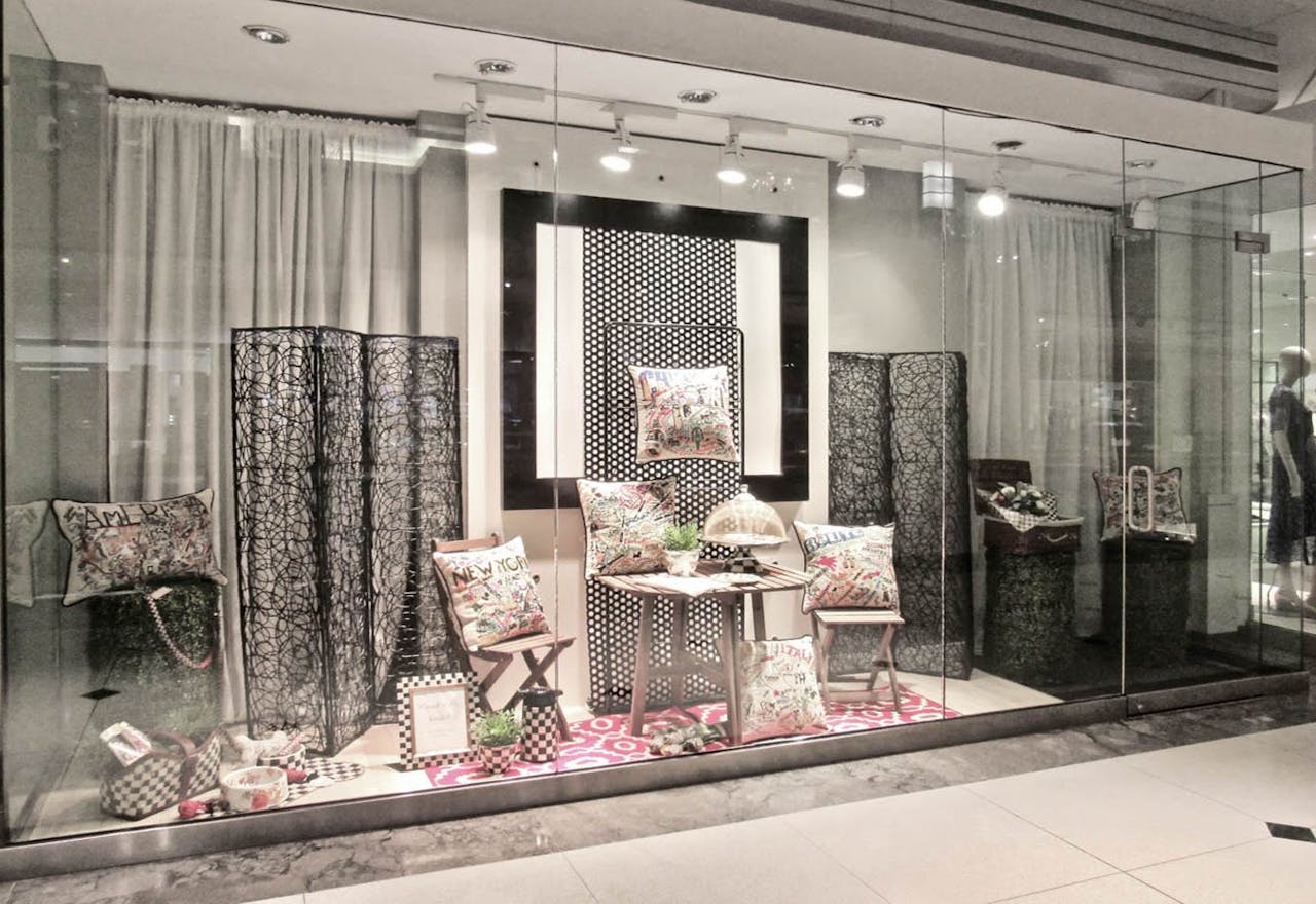 Magnificent Mile Retail Space - Image 0