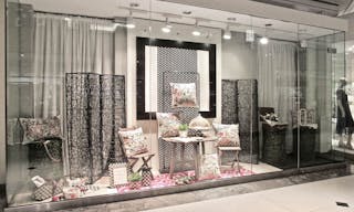 Magnificent Mile Retail Space - Image 0