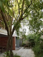 Espace de 100m2 de type atelier connect� � un jardin et � la rue-lieu polyvalent et charmant - Image 2