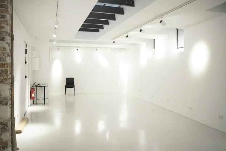 213 sqm OF STYLE & LIGHT IN THE HEART OF THE CITY - Image 2