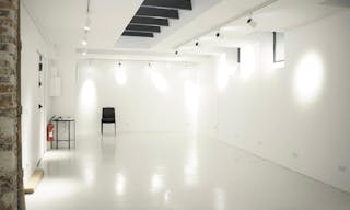 OWROOM IN PARIS – 213 sqm OF STYLE & LIGHT IN THE HEART OF THE CITY - Image 2