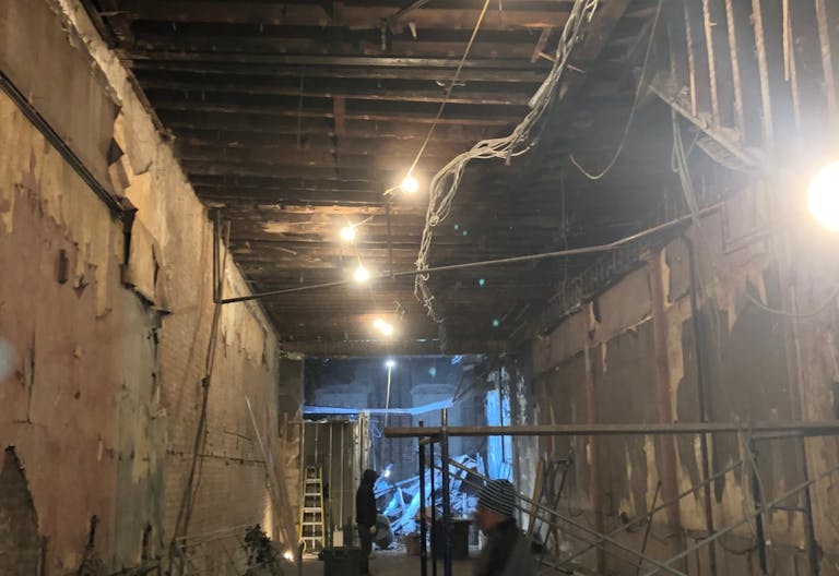 Brand New Retail on 5th Ave - Image 2