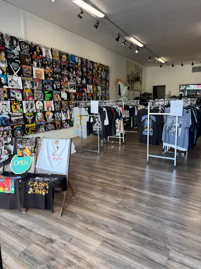 Retail Store – Prime Location! Month to Month - Image 3