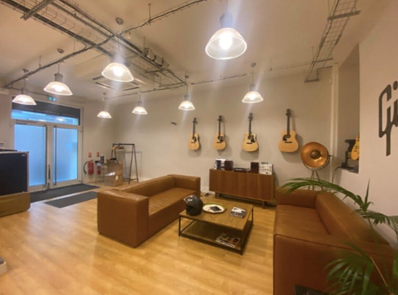 423 Square Meter Office Space on Rue Albert Thomas, Paris