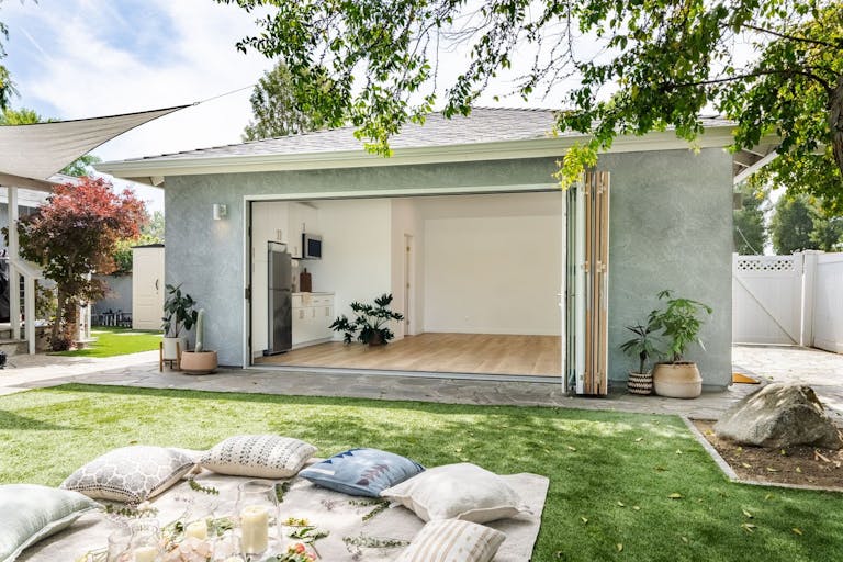 Creative Studio Space with Large Backyard for Photo/Video/Events - Image 3