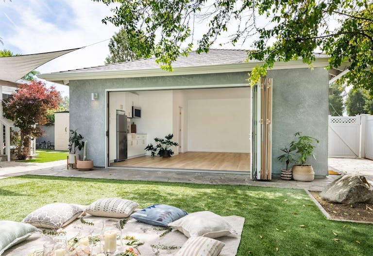 Creative Studio Space with Large Backyard for Photo/Video/Events - Image 3