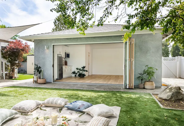 Creative Studio Space with Large Backyard for Photo/Video/Events - Image 3
