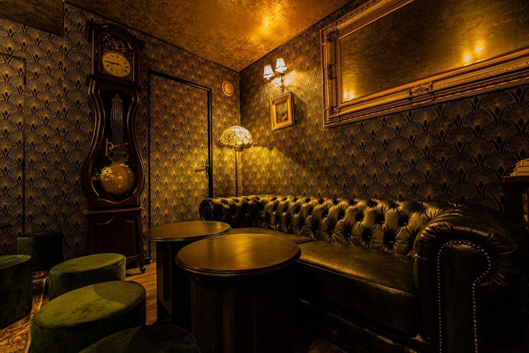 Retour dans le temps dans un magnifique Bar priv� - Image 2